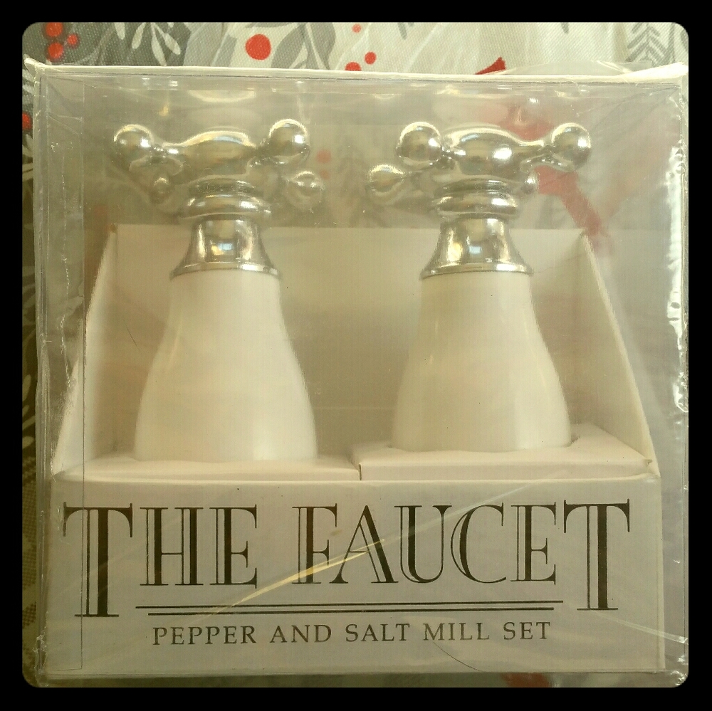 Salt and pepper mill